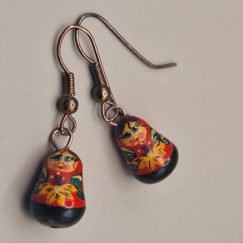 Vintage Russian Hand-Painted Matryoshka Doll Earrings 🎨